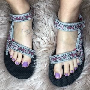 Grey and dark Park lizard tevas
